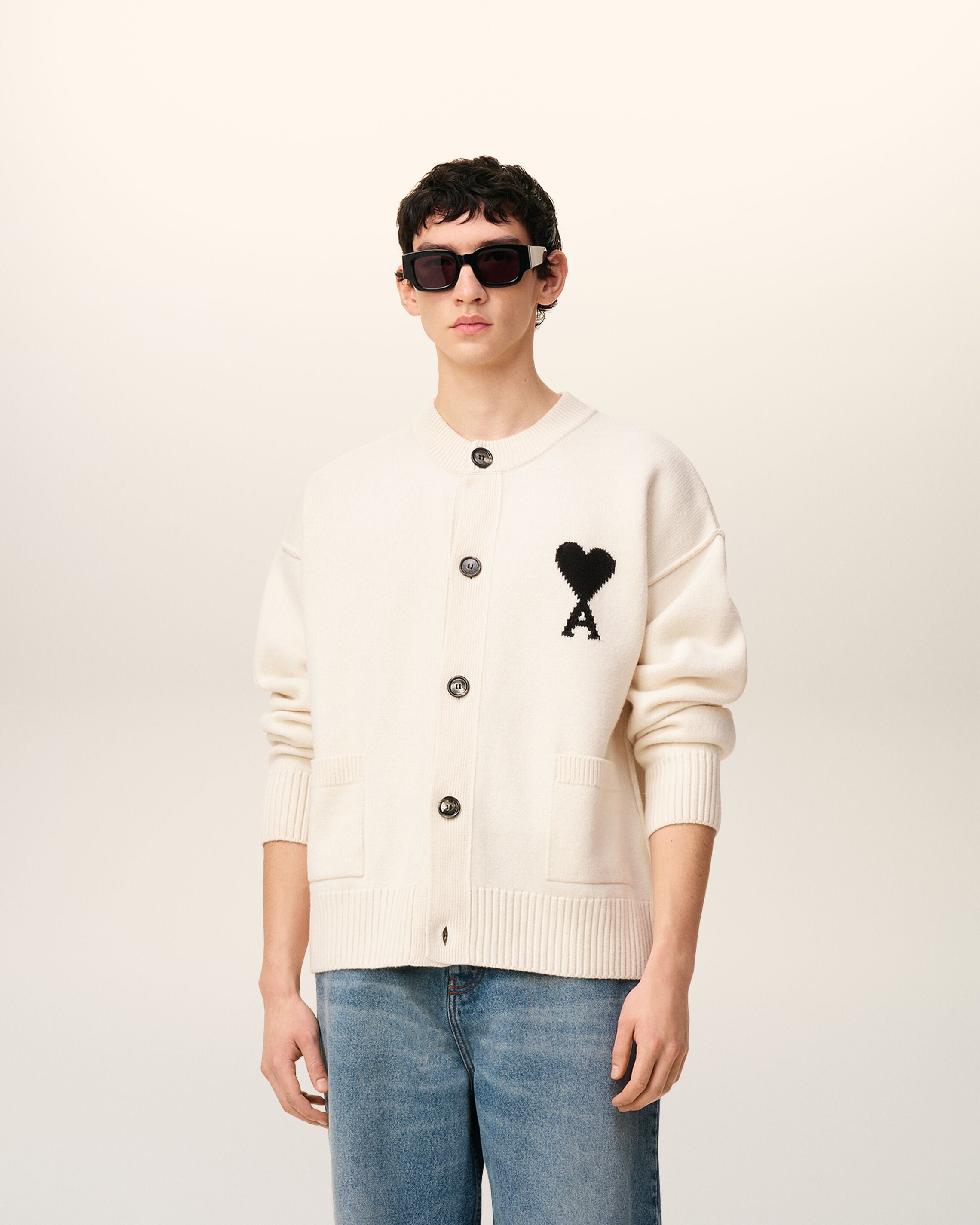 CARDIGAN AMI DE COEUR DE LANA BLANCA OFICIA/NEGRO | AMI PARIS