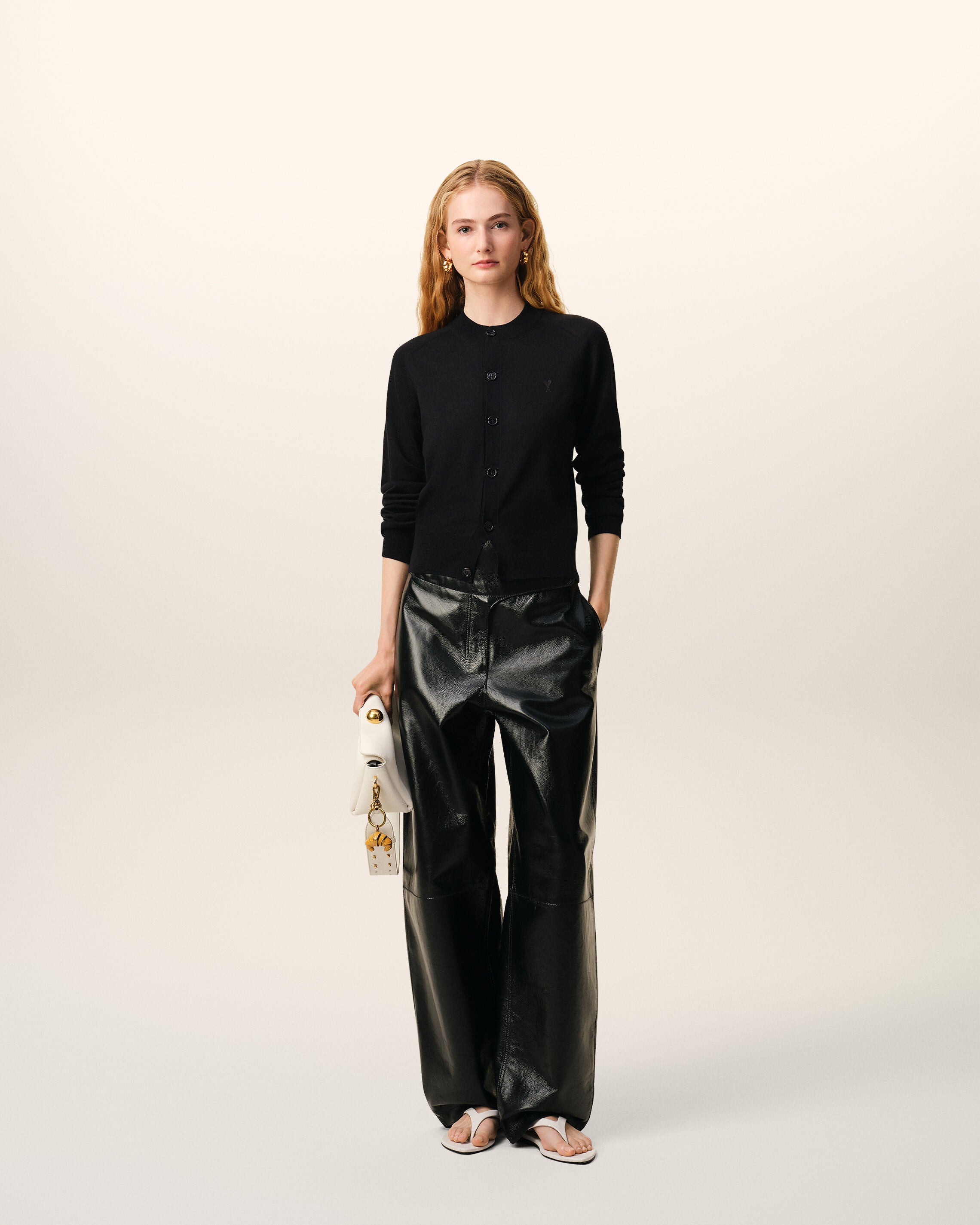 CARDIGAN AMI DE COEUR DE LANA NEGRO/NEGRO CUELLO REDONDO | Ami Paris