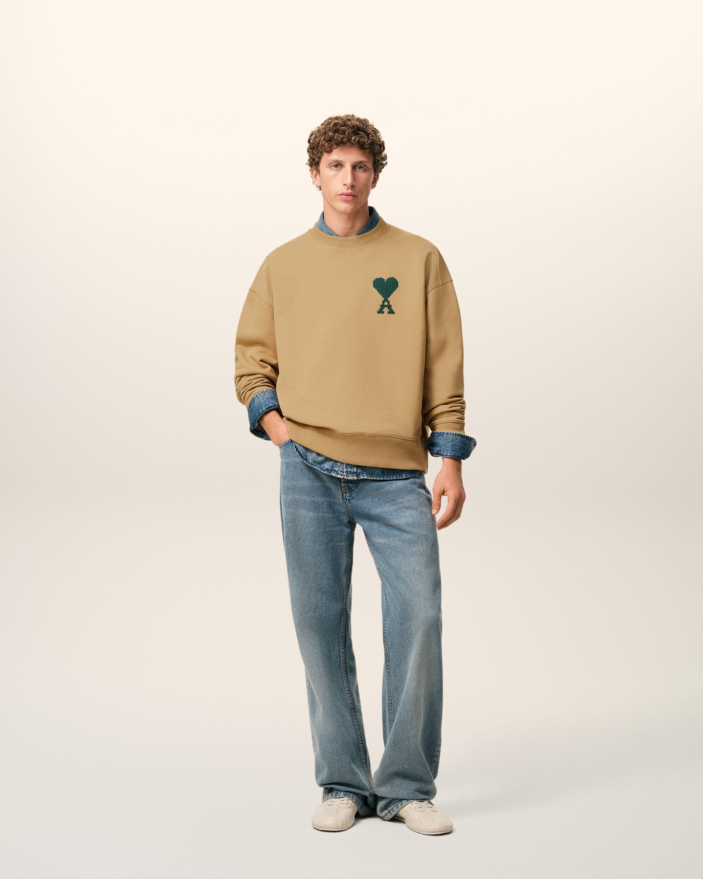 Sudadera Ami de Coeur de algodón beige Camel / Evergreen | Ami Paris