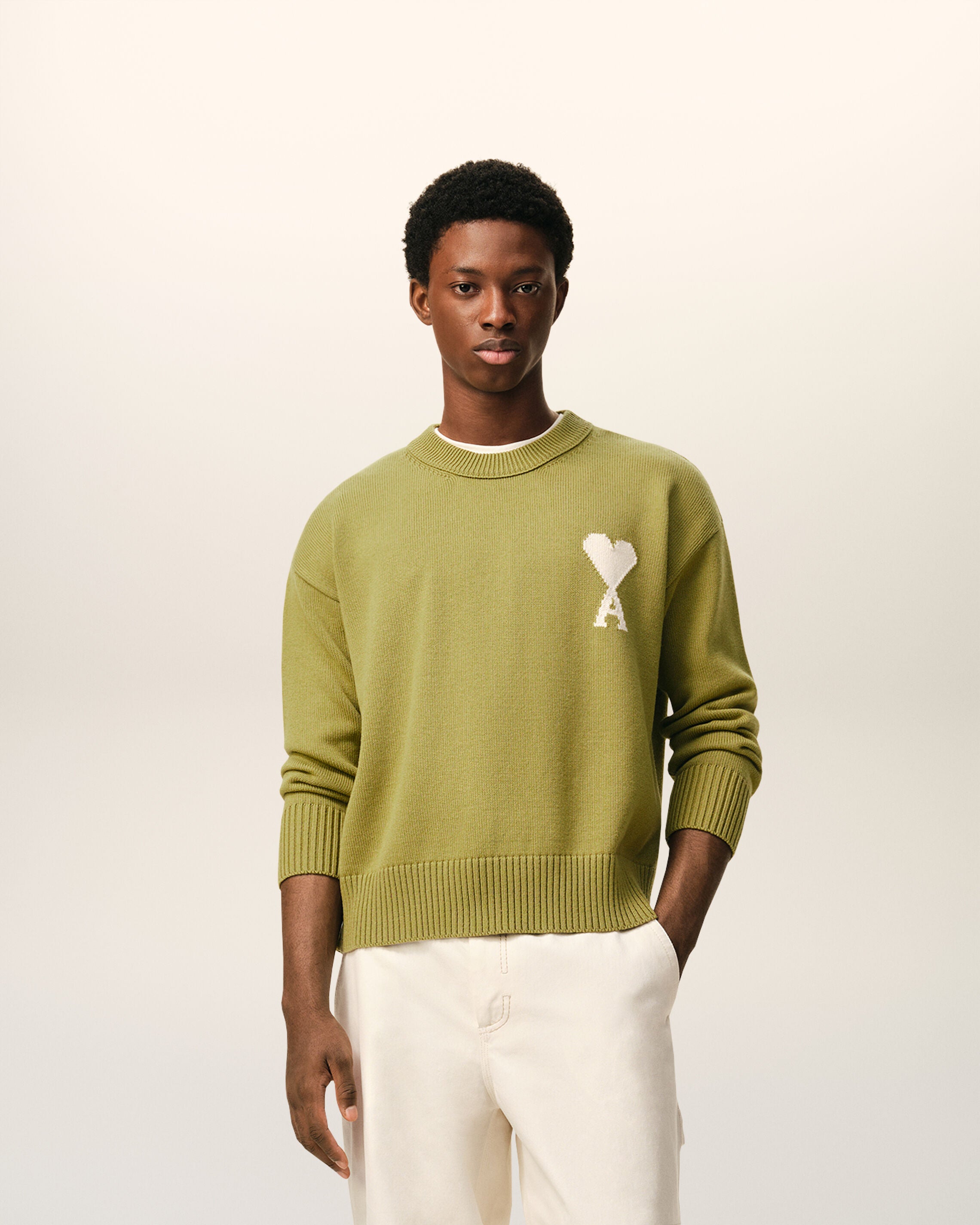 Sweater de lana y algodón verde MATCHA/BLANCO OFICIO | Ami Paris
