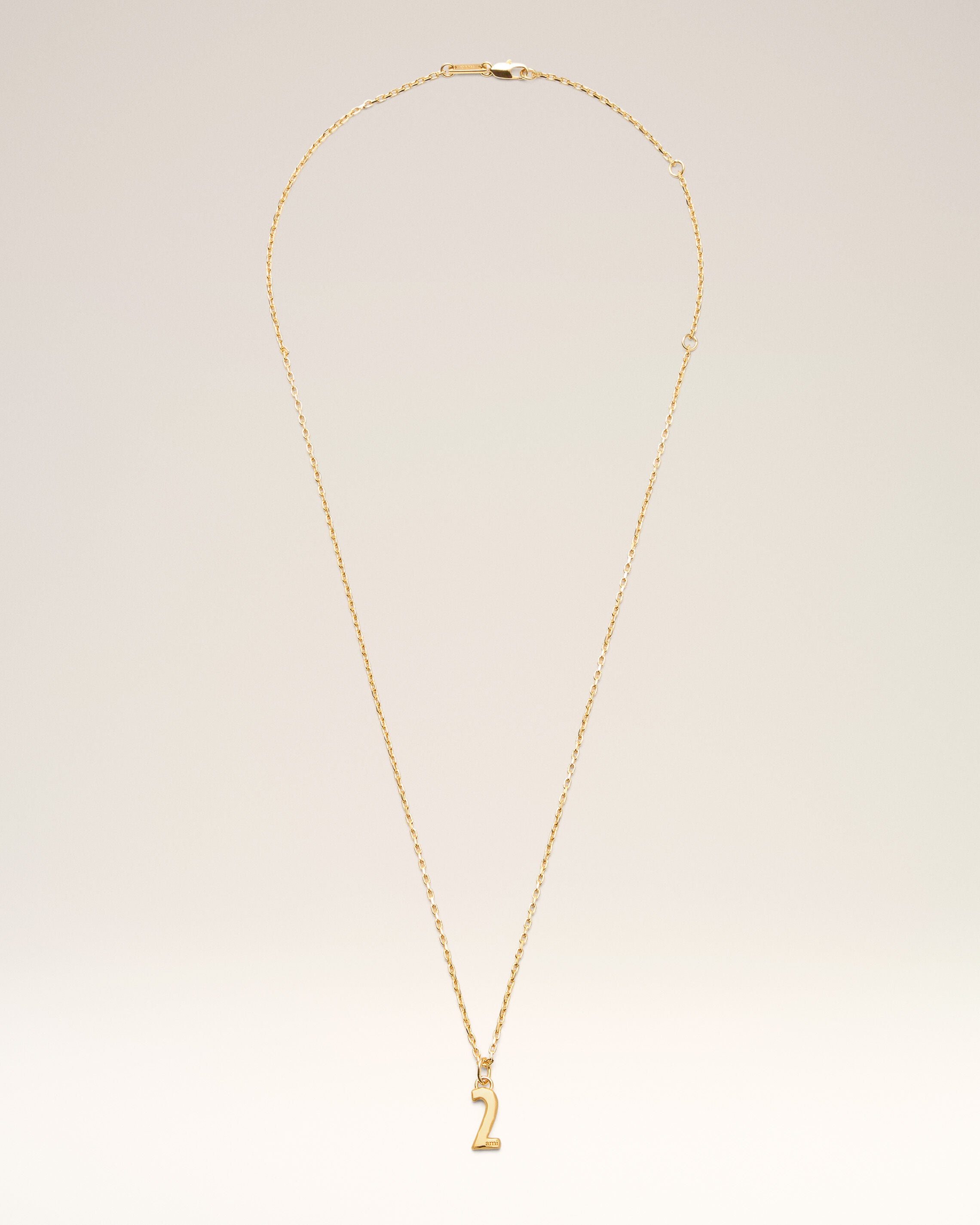 Collar de colgante con número 2 en bronce dorado | Ami Paris