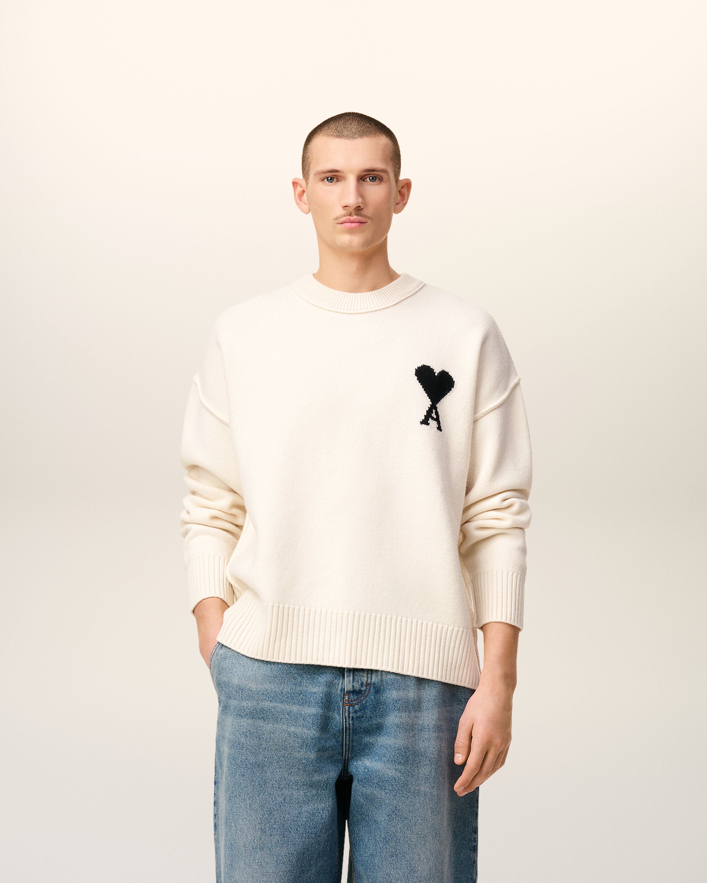 SWEATER DE CUELLO REDONDO AMI DE COEUR EN LANA BLANCA/NEGRO | AMI PARIS