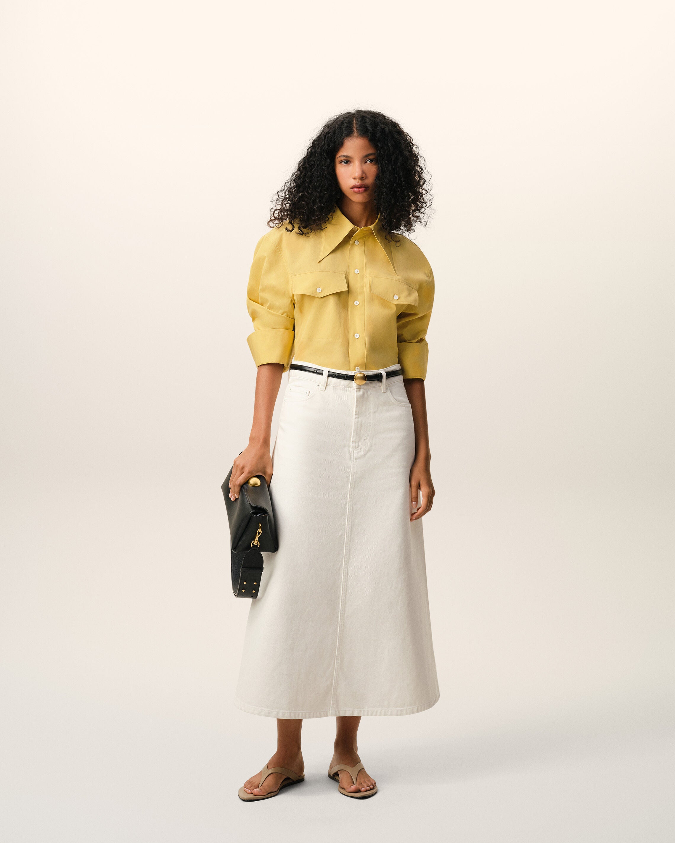 CAMISA AJUSTADA DE ALGODÓN AMARILLO PASTEL CON CUELLO RECTO | Ami Paris