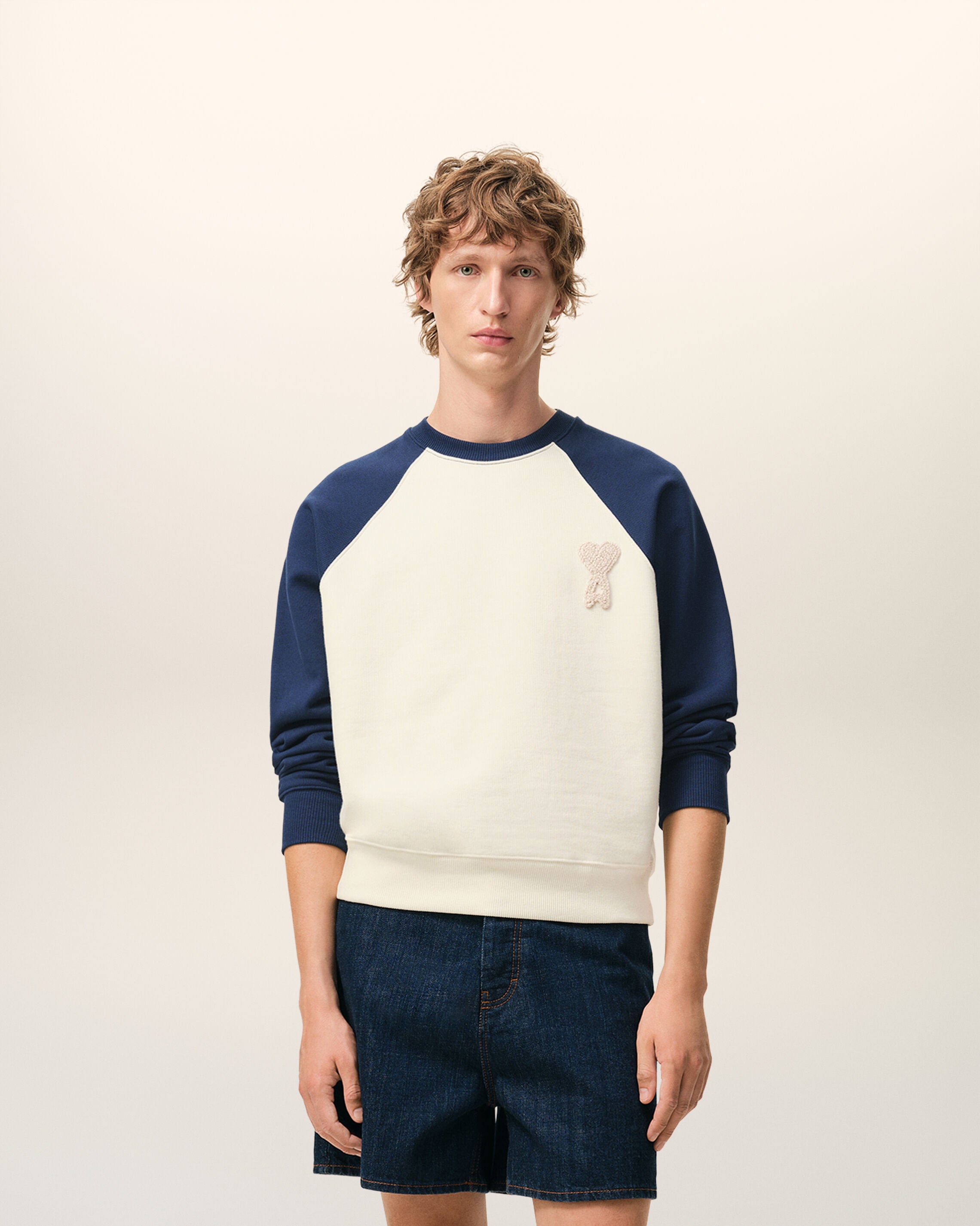 SUDADERA DE ALGODÓN BLANCA Y AZUL TEJIDA A GANCHILLO AMI DE COEUR | AMI PARIS
