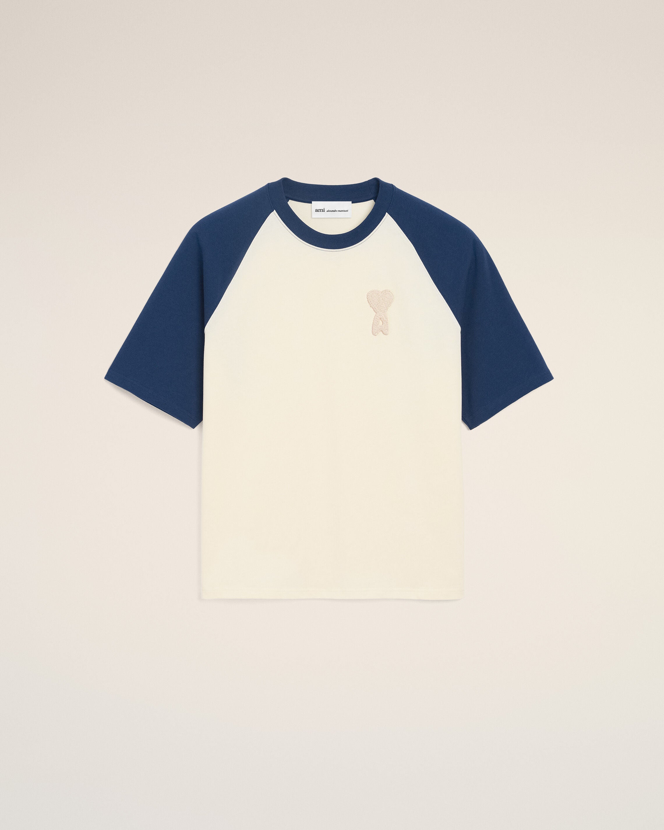 CAMISETA DE LANA TEJIDA AMI DE COEUR DE ALGODÓN BLANCO Y AZUL CON PATCH DE CREMA/ENCUADRE BLANCO | Ami Paris