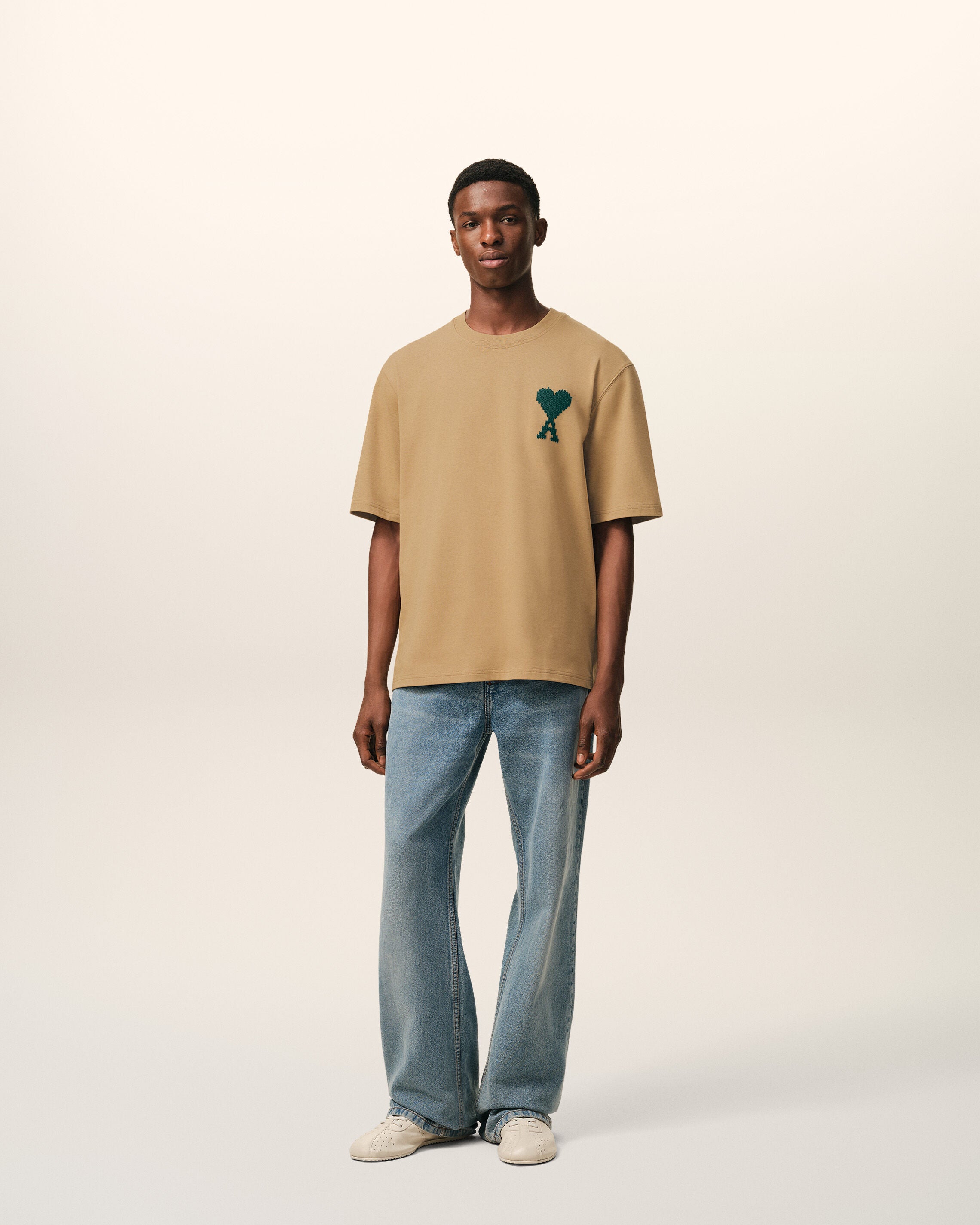 Camiseta Ami de Coeur beige de algodón Camel / Evergreen | Ami Paris