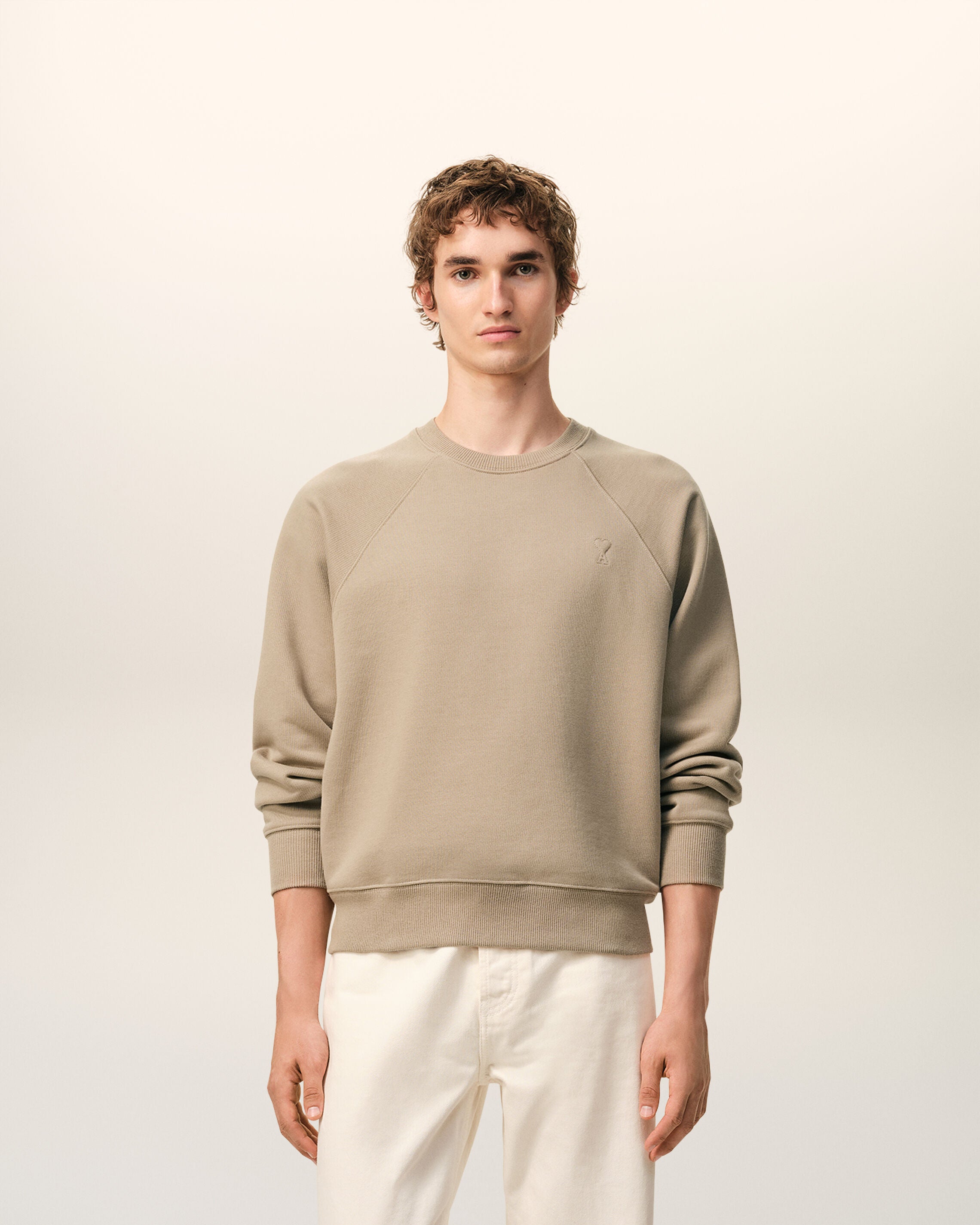 Sudadera Ami De Coeur de algodón beige con acabado acanalado en tono taupe | Ami Paris